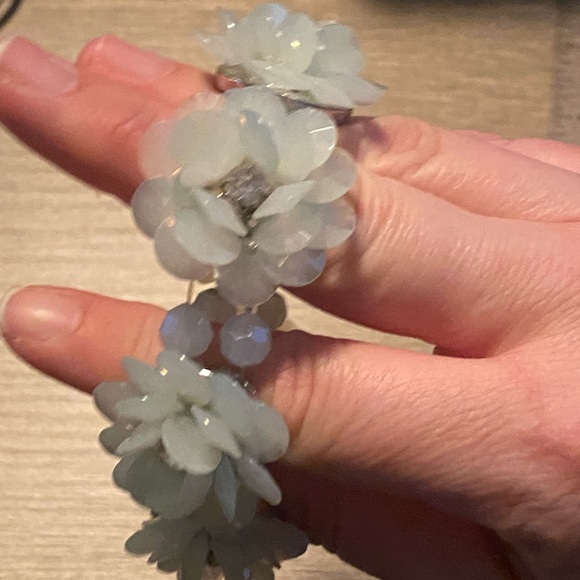 Stretchy Floral Bracelet - Picture 5 of 6